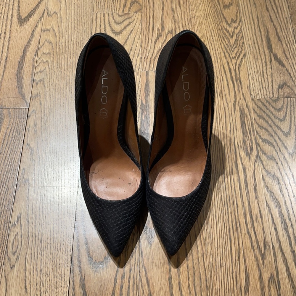 Aldo Black snakeskin pumps